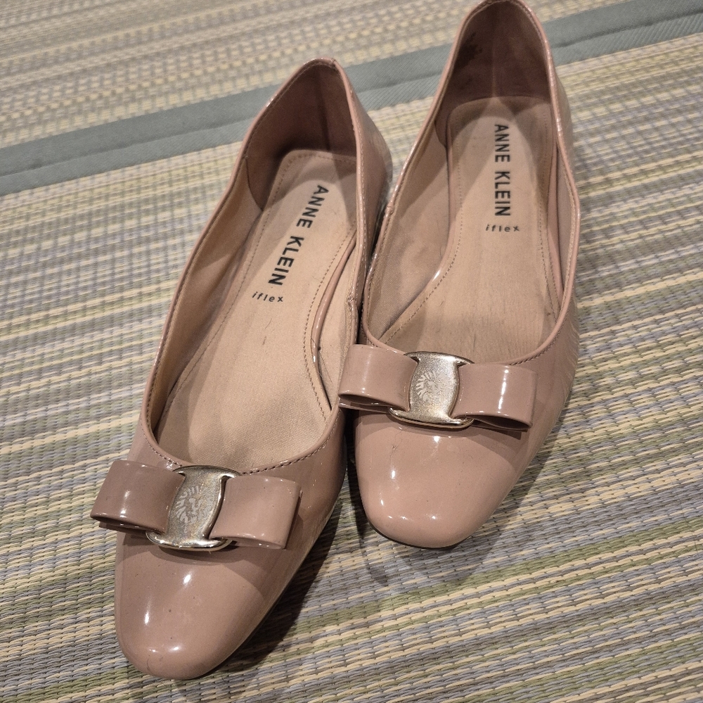 Anne Klein Women's Nude Bow Flats